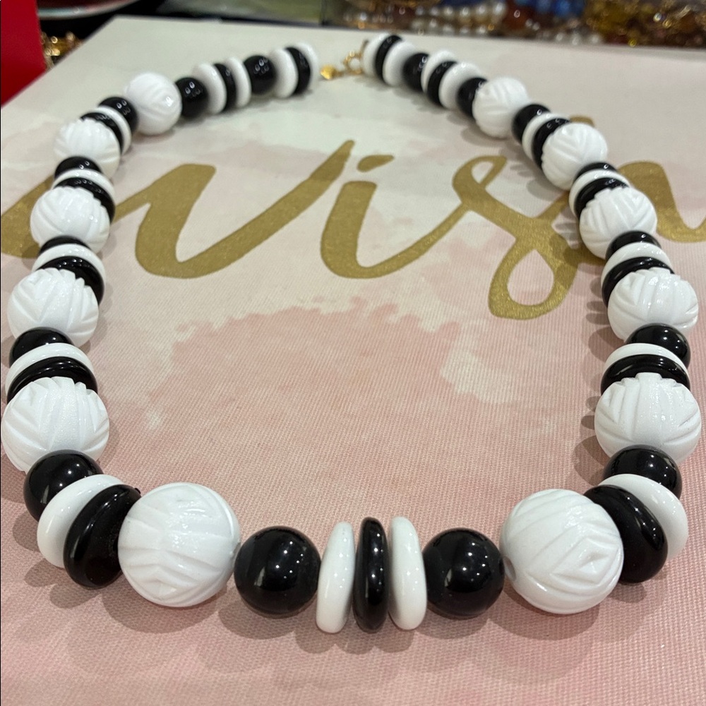 Freirich necklace black and white carved vintage 26 total inches - Picture 7 of 10